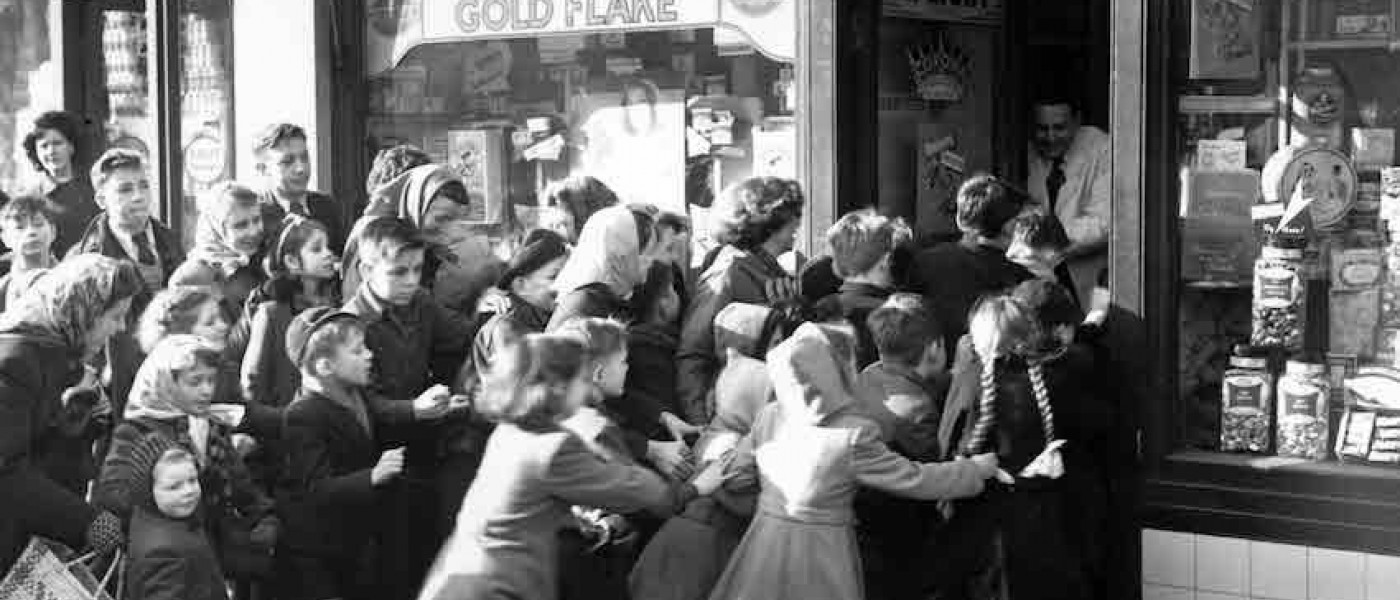 Black Friday. Πώς ξεκίνησε το έθιμο των προσφορών στα καταστήματα. Τι σχέση έχει με το μελάνι και το κυκλοφοριακό. Black Friday. Πώς ξεκίνησε το έθιμο των προσφορών στα καταστήματα. Τι σχέση έχει με το μελάνι και το κυκλοφοριακό.
