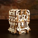 Ugears Μηχανικό 3D Παζλ - Κουτί για Τράπουλα - 9.4 x 8.4 x 11.2 cm